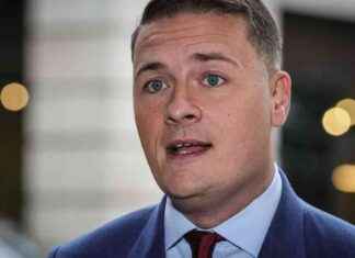 Wes Streeting faces backlash for suggesting Brits ‘turn the heating on’ in -8C freeze wes-streeting-faces-backlash-for-suggesting-brits-turn-the-heating-on-in-8c-freeze