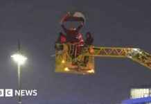 man-arrested-climbing-palace-of-westminster