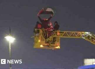 Man Arrested Climbing Palace of Westminster man-arrested-climbing-palace-of-westminster