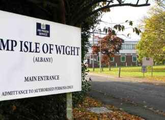 Inmates at Dilapidated Jail Rushed to Use Toilets nmates-at-dilapidated-jail-rushed-to-use-toilets