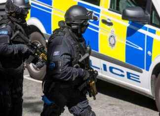 Men arrested for terror offenses in UK police raids men-arrested-for-terror-offenses-in-uk-police-raids