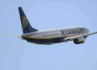 Ryanair plane aborts landing in Tenerife storm chaos ryanair-plane-aborts-landing-in-tenerife-storm-chaos