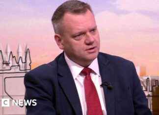 UK Minister Advocates for Agreement on EU Passport E-Gate Usage uk-minister-advocates-for-agreement-on-eu-passport-e-gate-usage