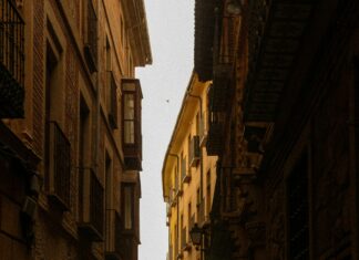 Dagenham Heathway to London: Discover Hidden Gems on Your Journey