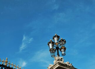 London Grand Royale: Discover Luxurious Comfort and Elegance Today!